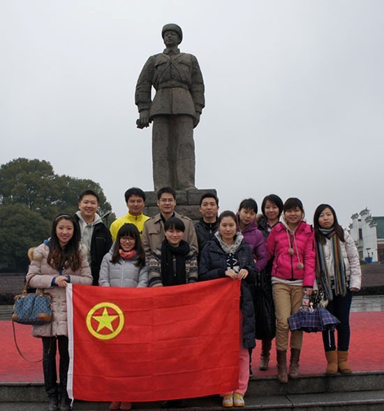 “学雷锋，献爱心”——中国共产主义青年团乐鱼注册委员会开展慰问贫困学生助学活动